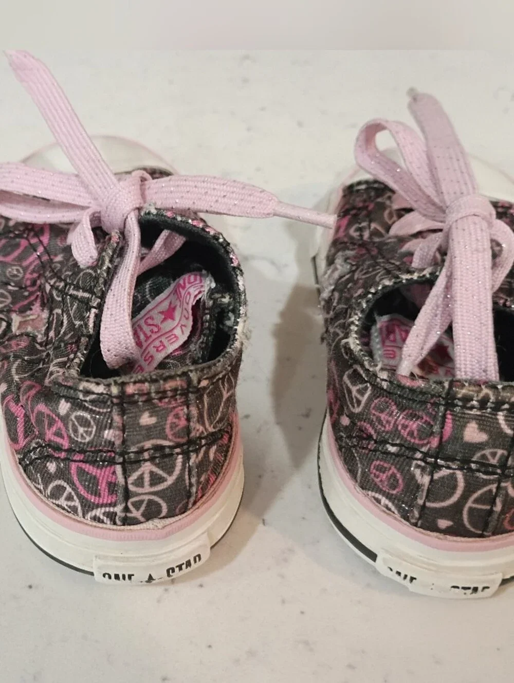 Converse one pair